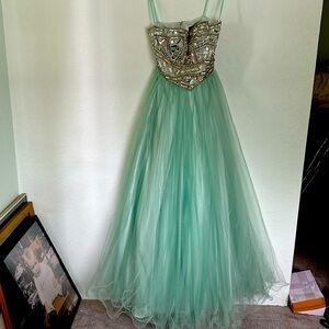 Aven Couture sea green lace and rhinestone gown 🌊🌺